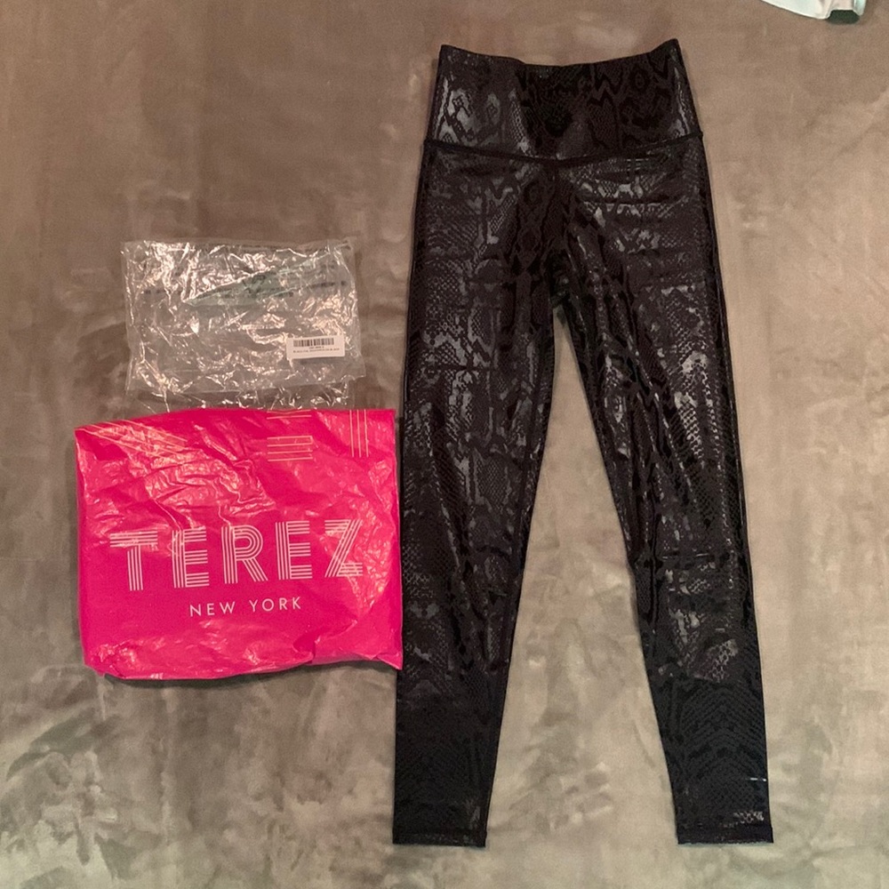 Terez snakeskin pattern black leggings